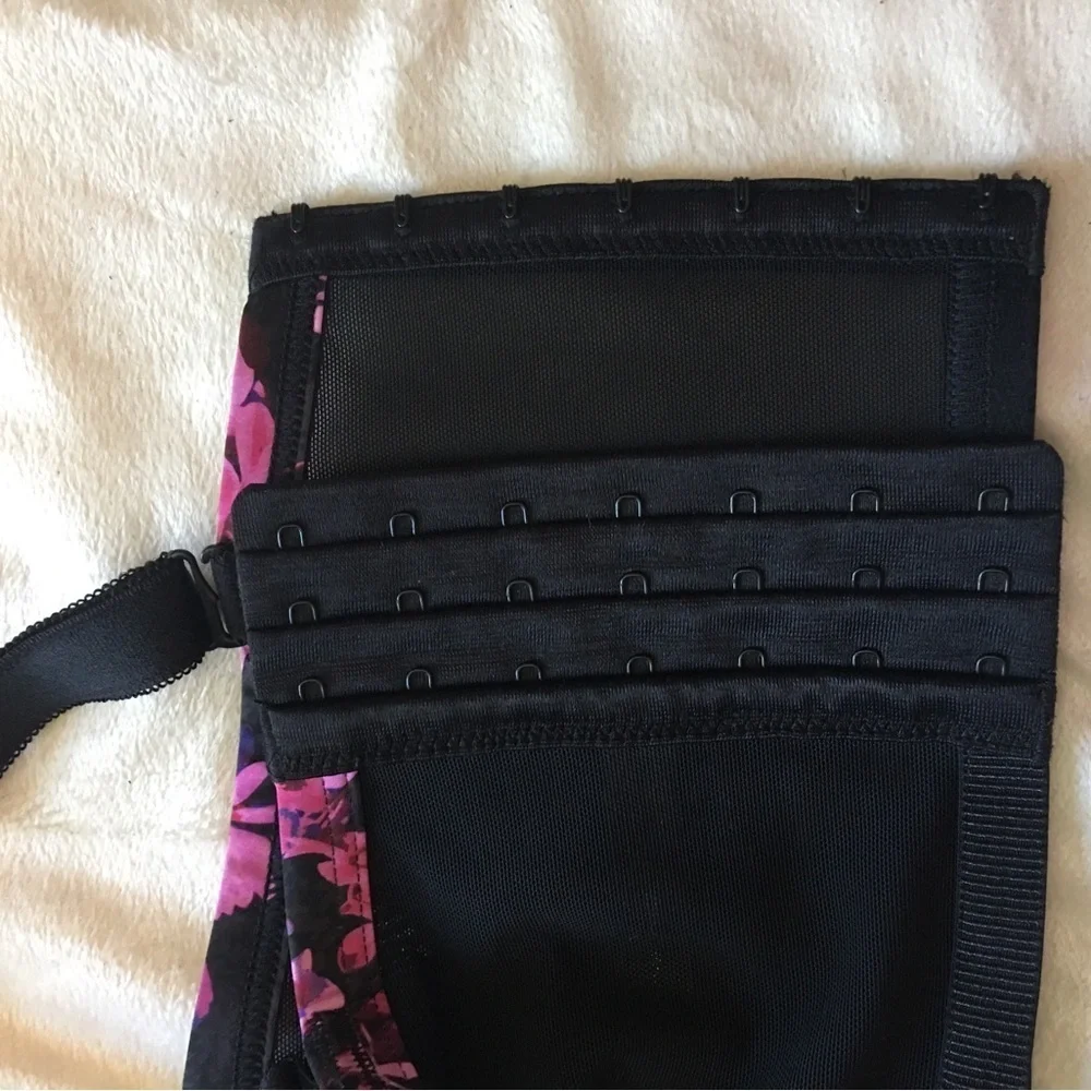 Torrid Curves Black and Pink Floral Bra with Textured Design NWOT